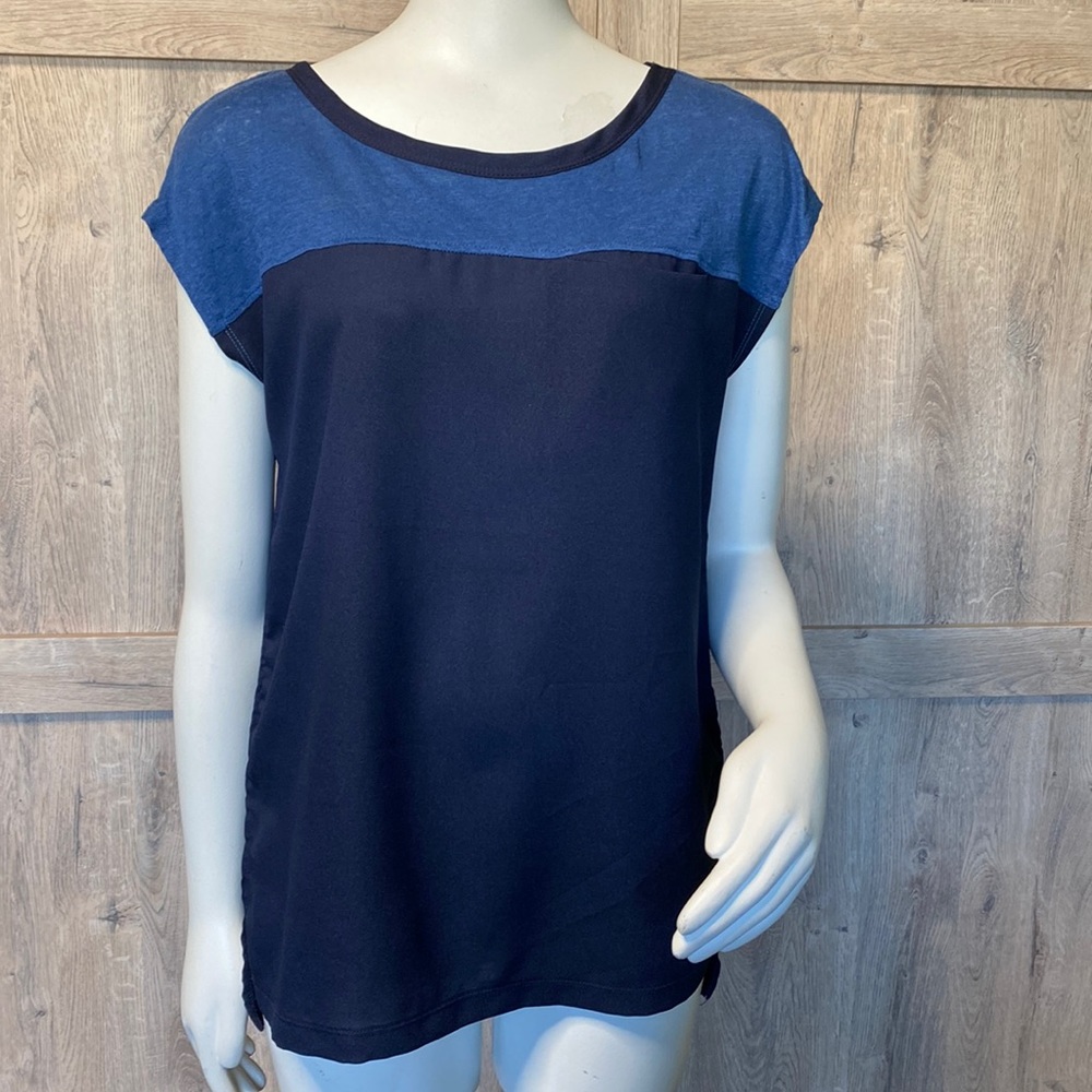 Banana Republic two tone comfy linen & polyester blend short sleeve pocket Tee